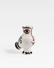 Pablo Picasso, Chouette visage de femme, 1952, Ceramic pitcher. White clay with brown and black decor, glazed, with green knife engraving to mark the nose