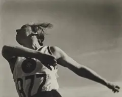 Leni Riefenstahl, Diskuswerfen, 1936, Gelatin silver print, printed c.