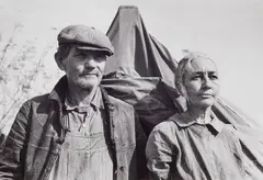 Russell Lee, Migrant man and wife camped near Sebastian, Texas, 1939, Vintage gelatin silver print