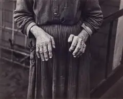 Russell Lee, The hands of Mrs. Andrew Ostermeyer, wife of a homesteader, Woodbury County, Iowa, 1936, Gelatin silver print, printed later