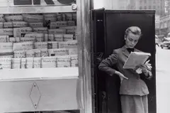 Louis Stettner, Elbowing Out of Town Newsstand, New York City, 1952, Gelatin silver print, printed later