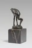 August Gaul, Fressender Storch (aus "Kleiner Tierpark"), 1915, Bronze