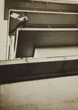 T. Lux Feininger, Xanti Schawinsky auf einem Balkon des Atelierhauses
