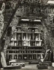 Diego Rivera construit sa tombe by Gisèle Freund, c. 1951, Vintage gelatin silver print, sold May 2025