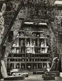 Gisèle Freund, Diego Rivera construit sa tombe, c. 1951, Vintage gelatin silver print