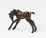 Renée Sintenis, Sich leckendes Fohlen, 1928, Bronze