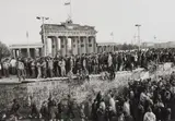 Barbara Klemm, Fall der Mauer, Berlin, 10. November 1989, 1989, Gelatin silver print, printed later