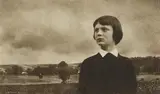 Hugo Erfurth, Knabenbildnis in Landschaft, 1906, Oil pigment print