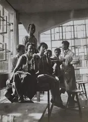 Lotte Gerson, Arbeitspause im Vorkurs, Bauhaus Dessau, c. 1928, Ferrotyped gelatin silver print, printed later