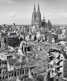 Karl Hugo Schmölz, Über den Trümmern (Die Kölner Innenstadt vom Turm des Polizeipräsidiums), 1946, Gelatin silver print on Agfa paper, printed later