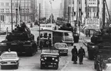 Will McBride, Russische und amerikanische Panzer in der Friedrichstraße, Berlin