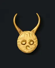 Max Ernst, Tête à Cornes, 1959, 23k gold. Sculptural pendant. In original oak case, velvet-lined, with stamped signature, edition number and object drawing on the lid (