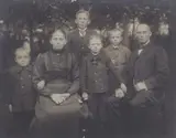 August Sander, Family portraits from Hilgenroth/Westerwald, c. 1919, 5 vintage gelatin silver prints. 1 print