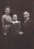 August Sander, Family portraits from Puderbach/Westerwald, 1921-30, 4 vintage gelatin silver prints. From