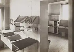 Lucia Moholy, Bauhaussiedlung Dessau, Küche - Anrichte, 1926, Vintage gelatin silver print