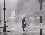 Wolfgang Suschitzky, Leicester Square (from the series: Charing Cross Road), c. 1936, Gelatin silver print, printed