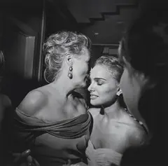 Larry Fink, Meryl Streep & Natalie Portman, Oscar Party, Los Angeles, 2009, Gelatin silver print, printed