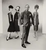 F.C. Gundlach, Modeschöpfer Heinz Schulze-Varell mit den Fotomodels Rita Jaeger, Lissy und Eva Schaper, Hamburg
