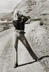 Jacques Héripret, Brigitte Bardot sur le Sentier, 1968, Gelatin silver print, printed later