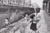 Henri Cartier-Bresson, Mur de Berlin, 1962, Vintage or early gelatin silver print