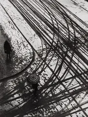Anton Stankowski, Spuren im Schnee, 1936, Gelatin silver print, printed later