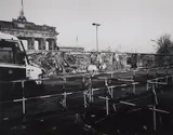 Thomas Lüttge, Weißer Wolf am Brandenburger Tor, Berlin