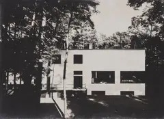 Lucia Moholy, Wohnhaus Gropius in der Bauhausmeistersiedlung, 1925/26, Vintage gelatin silver print (photo postcard, unposted)