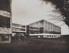 Lucia Moholy, Bauhausneubau, Dessau, Werkstättenbau, 1925/26, Vintage gelatin silver print (photo postcard, unposted)
