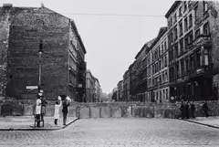 Will McBride, Ich war verliebt in diese Stadt, 1956 - 1980, Portfolio containing 11 gelatin silver prints, printed 2014. From