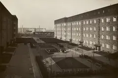 Ernst Scheel, Neue Hamburg-Altonaer Großwohnbauten, 1928/1929, 16 vintage gelatin silver prints. From