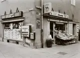 Tata Ronkholz, Köln-Bickendorf, Venloer Str./Ecke Akazienweg (from the series: Trinkhallen)