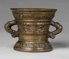 An early Hachmann mortar made for Goddart Noctemans and Ida Pilmans, An early Hachmann mortar made for Goddart Noctemans and Ida Pilmans, Cast bronze with natural patina. The front decorated with winged demi-figures supporting a vacant shield. With two bands below the rim and around the base inscribed "goddart noctemans und ida pilmans syne erlige huisfrou" and "am secte daghe january anno m vc lxii". With a horizontal crack above the base. H 12, D