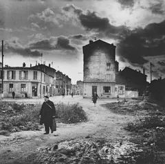 Herbert Tobias, Pauvre banlieue, Paris, 1951, Gelatin silver print, printed later