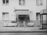 Tata Ronkholz, Düsseldorf, Lindenstr. 204 (from the series: Trinkhallen)