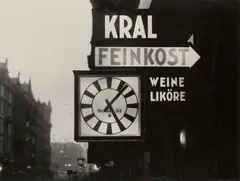 Walter Dexel, Reklame-Uhr in Frankfurt/Main, 1925, Vintage gelatin silver print