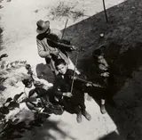 Eva Besnyö, Musikanten am Balaton, Ungarn, 1931, Gelatin silver print, printed later