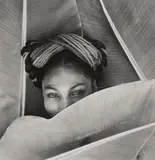 Fritz Henle, Nieves - Modell von Diego Rivera hinter dem Bananen-Blatt, 1943, Toned gelatin silver print, printed
