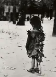 Édouard Boubat, Petite Fille aux Feuilles mortes