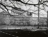 Thomas Lüttge, Vier auf der Mauer, Berlin, 1989, Gelatin silver print, printed