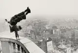 Jürgen Schadeberg, Hans Prignitz makes a Handstand on the Hamburg Michel