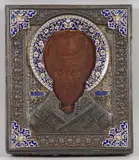 Ikone des hl. Nikolaus by Russia um 1600, Silberoklad um 1900, Tempera auf Holz, Silberoklad mit Cloisonné-Email, rückseitig mit Stoff bezogen, sold Sep 2018
