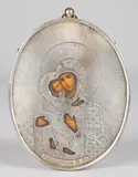Ikone mit der Gottesmutter von Wladimir by Russia 19. Jahrhundert, Tempera auf Holz, Silberoklad, rückseitig mit braunem Samt bezogen, sold Sep 2018