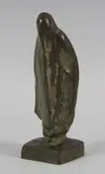 Achille Leys, Stehende Frau mit Umhang, Bronze, gegossen, grün patiniert. Signiert "Ach Leuys". H