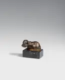 August Gaul, Liegender Fischotter mit Fisch, 1915, Bronze