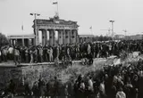 Barbara Klemm, Fall der Mauer, Berlin, 10. November 1989, 1989, Gelatin silver print, printed