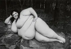 Charles Gatewood, Female nude in woods, 1982, Gelatin silver print