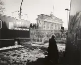 Thomas Lüttge, Mauer im Winter, Berlin. Erich gib doch endlich auf, Berlin, 1984. 1989, 2 selenium-toned gelatin silver prints, printed 2015/16