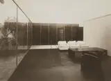 Walter Lutkat, Der Glasraum, Wohnbereich mit Bücherwand in der Werkbund-Ausstellung "Die Wohnung", 1927, Vintage gelatin silver print