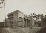 and Anonymous, Haus Goldstein, Berlin-Westend, Gartenansicht von Ost, 1924, Vintage gelatin silver print