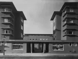 Werner Mantz, Wohnblock in Köln-Ehrenfeld, Alpener Straße